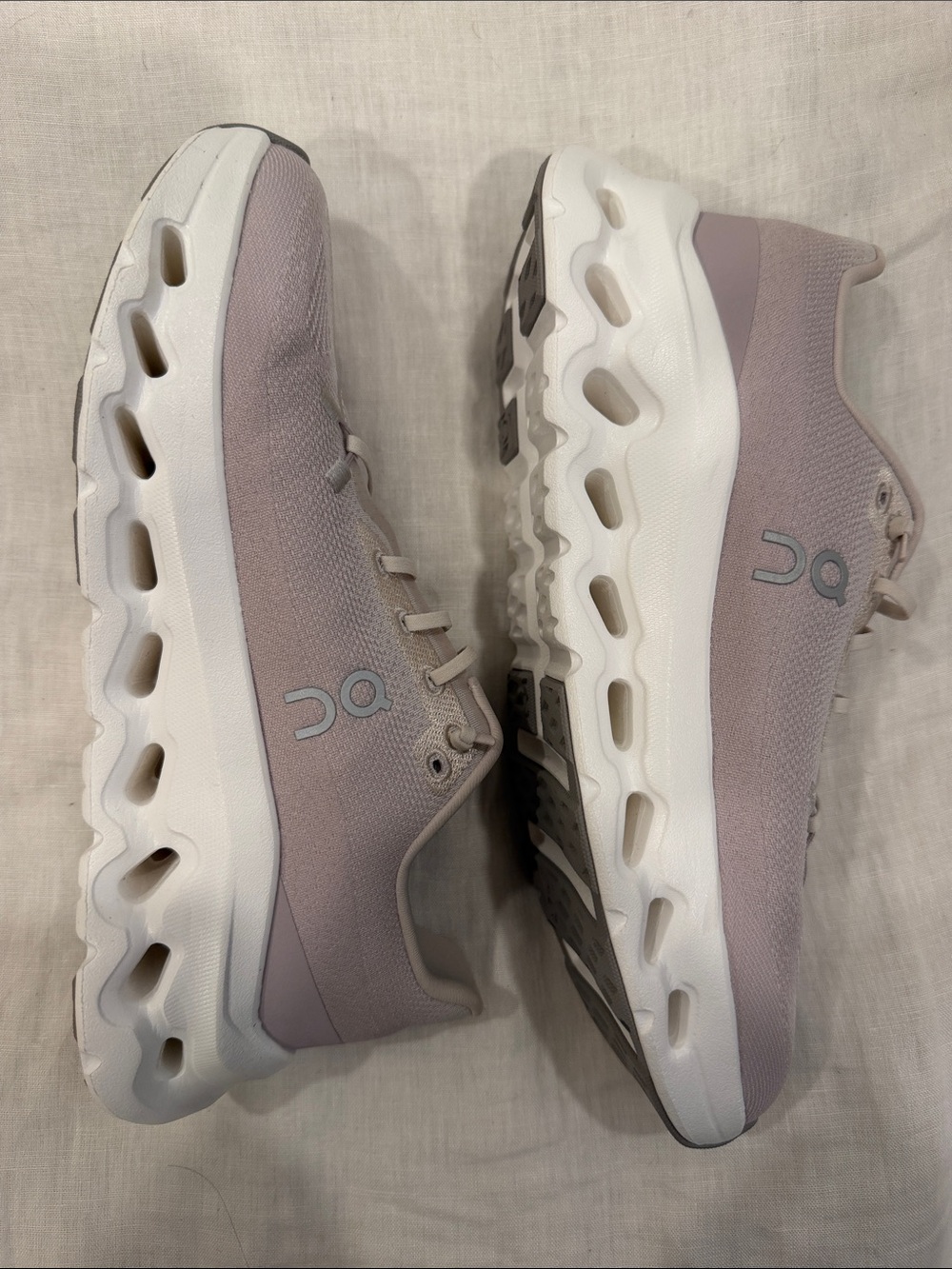 OnCloud women Cloudtilt lavender|white
BESTSELLER
$170 Running Sneakers Sz 9 NEW - Picture 5 of 10